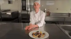 Ana Mu&ntilde;iz Ramilo, representante de la provincia de Pontevedra, presenta su v&iacute;deo-receta para optar a un puesto entre los finalistas del XIV Premio Promesas de la alta cocina de Le Cordon Bleu Madrid.