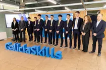 El conselleiro de Educaci&oacute;n, Rom&aacute;n Rodr&iacute;guez, junto a la directora general de FP, Eugenia P&eacute;rez, y los estudiantes gallegos premiados en el campeonato nacional SpainSkills, durante la recepci&oacute;n celebrada en la Cidade da Cultura.