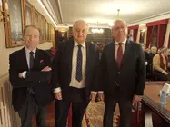 Los participantes en la mesa de debate celebrada en la Real Sociedad Econ&oacute;mica de Amigos del Pa&iacute;s de Santiago posan tras la jornada dedicada a analizar la evoluci&oacute;n del Derecho y los derechos de las personas en la sociedad actual.