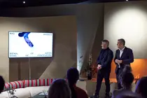 El vicepresidente de la Diputaci&oacute;n de Pontevedra, Rafa Dom&iacute;nguez, y el comisario I&ntilde;aki Mart&iacute;nez Antelo durante la presentaci&oacute;n de la Bienal de Artes Vivas de Pontevedra en ARCOmadrid.