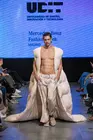 Modelo desfila con uno de los dise&ntilde;os de la colecci&oacute;n &ldquo;El Renacer&rdquo;, presentada por estudiantes de UDIT en la Mercedes-Benz Fashion Week Madrid. JUAN NAHARRO  GIM&Eacute;NEZ.