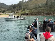 Embarcaciones y equipos de buceo trabajan en la ensenada de Cari&ntilde;o en la b&uacute;squeda de posibles restos del gale&oacute;n Regazona.