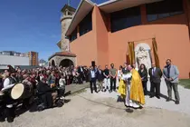 Acto de inauguraci&oacute;n de la escultura de San Xos&eacute; en Campolongo, con la participaci&oacute;n de vecinos, autoridades y una amplia representaci&oacute;n institucional.