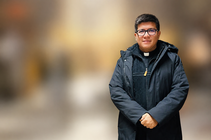 Freddy Arigo Llerena Guerrero, sacerdote ecuatoriano, tras completar su formaci&oacute;n en Pamplona, contin&uacute;a su labor pastoral al servicio de su comunidad.