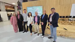 Participantes en la presentaci&oacute;n del Libro Blanco de la Influencia Responsable 2025, celebrada en la Facultad de Comunicaci&oacute;n de la Universidade de Vigo. R. LEDO.