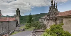 Vista del conjunto abacial y barroco de Barcia de Mera, uno de los principales referentes patrimoniales de la parroquia, formado por la iglesia parroquial y el pazo abacial.