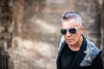 M&aacute;rtin S&aacute;nchez posa con la est&eacute;tica rockera que acompa&ntilde;a el lanzamiento de su nuevo disco, Corazones Salvajes.