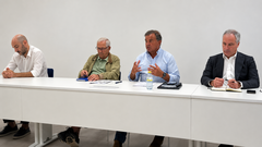 Representantes de COINTEGA durante el desayuno informativo celebrado en Vigo para presentar la hoja de ruta estrat&eacute;gica del textil gallego.

Esta foto: