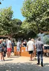 Vecinos y visitantes hicieron cola en la Alameda Vella para disfrutar de las tradicionales sardinas asadas durante la Sardi&ntilde;ada de Ver&aacute;n, una cita que volvi&oacute; a reunir a cientos de personas en Cangas.