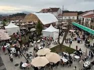 La Feira do Vi&ntilde;o do Rosal re&uacute;ne en la Praza do Calvario a vecinos y visitantes en torno a los vinos de la subzona del Rosal, la gastronom&iacute;a, la m&uacute;sica y las actividades culturales.