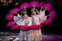 Fundado en 1996, el YiTzy Folk Dance Theatre transforma las tradiciones folcl&oacute;ricas, las ceremonias religiosas y la danza cl&aacute;sica de Taiw&aacute;n en espect&aacute;culos contempor&aacute;neos.
