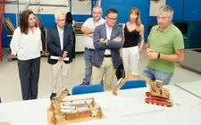 La comitiva conoce algunos de los proyectos desarrollados en los programas de formaci&oacute;n t&eacute;cnica del CIFP de Coia.