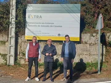 El diputado provincial Pablo Castillo visitó Salceda de Caselas, donde anunció que la Diputación de Pontevedra destinará $\mathbf{875.000}$ euros para financiar íntegramente las obras de saneamiento en la parroquia de Entenza.