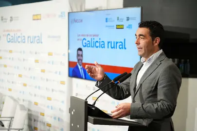 O presidente da Deputación de Pontevedra, Luis López, durante a súa intervención no encontro sobre os retos dos sénior na Galicia rural celebrado en Lalín.