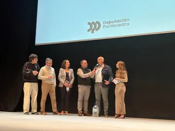 Representantes vecinales y provinciales participan en el acto de presentación de los planes +AQUA, +NOVAQUA y Provincia Comunitaria impulsados por la Deputación de Pontevedra.