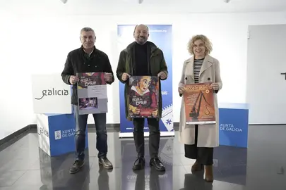 El director de Turismo de Galicia, Xos&eacute; Merelles (centro), junto a representantes locales, durante la presentaci&oacute;n de la programaci&oacute;n complementaria de la Fiesta del Botelo en O Barco de Valdeorras.