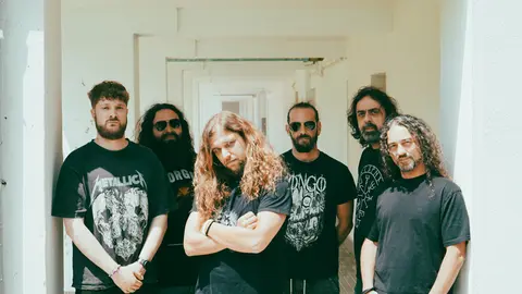 Scarecr&ouml;w, banda gallega de heavy rock: Carlos Barreiro (voz), Roberto Pazos (bater&iacute;a), Luis Miguel Diz, Jos&eacute; Ram&oacute;n Diz y Ernesto Montero (guitarras), y Diego Freire (bajo).