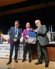 Alberto Barciela, periodista y escritor, recibe en el marco de CIMET y FITUR dos de las distinciones m&aacute;s relevantes del sector: el Premio AIPET a la Excelencia y la Medalla del Conocimiento Tur&iacute;stico.