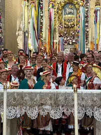 El viaje de vecinos de Ponteareas a La Orotava durante las celebraciones del Corpus Christi, una muestra del hermanamiento cultural y alfombrista que une a ambas localidades desde hace m&aacute;s de cuatro d&eacute;cadas.