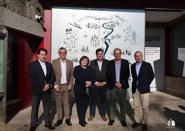 Representantes de los municipios del PNPG y responsables de Turismo do Porto e Norte de Portugal durante el encuentro celebrado en Arcos de Valdevez.