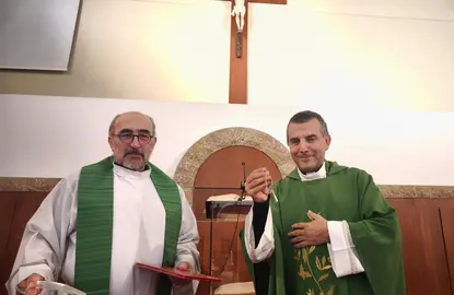 Francisco Javier Alonso Gonz&aacute;lez (izquierda) y Jos&eacute; Alberto Montes Rajoy, nuevos responsables de la atenci&oacute;n pastoral de Santo Tom&eacute; de Freixeiro, en Vigo.