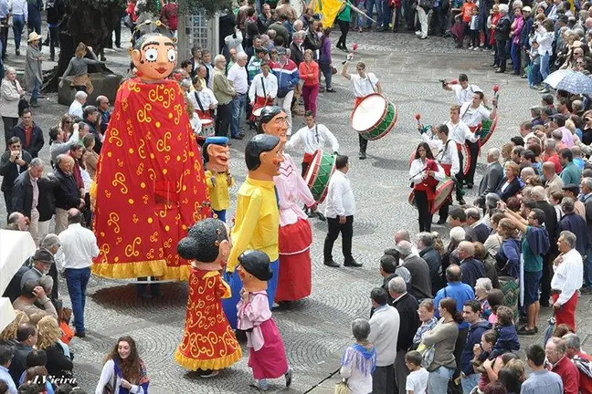 Cortejo Etnogr&aacute;fico (Arquivo Feiras Novas).