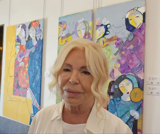 Carmen Touza, en el Palacio Azul, donde se expone 'Oráculo'.