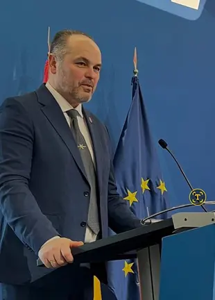 Efrén Varón Gil, presidente de Ourensec y consultor de ciberseguridad en DLTCode, será uno de los ponentes destacados del V Encuentro Gallego de Ciberseguridad, ciber.gal.