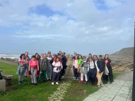 Participantes del proyecto “Camino de Santiago Verde Inclusivo” durante la primera etapa entre A Guarda y Oia, una iniciativa que combina inclusión social, sostenibilidad y respeto por el entorno natural del Camino Portugués por la Costa.