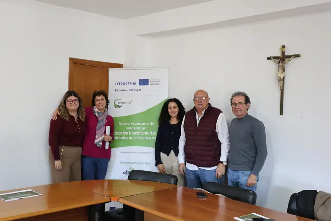 El alcalde de Padrenda, Manuel Pérez Pereira, junto a representantes del CISAM y Afaga Alzheimer durante la sesión de trabajo del proyecto LongSocial.