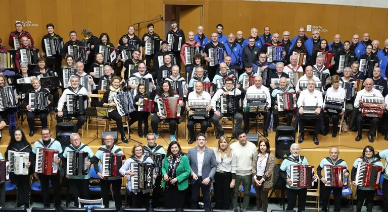 La delegación de la Xunta en Lugo reúne más de 160 acordeonistas en el marco de los actos para conmemorar el aniversario de la Muralla como Patrimonio Mundial.