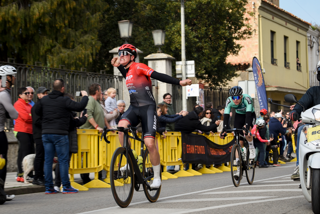 El catalán Adrià Garmendia afrontará su primer año en el Vigo-Rías Baixas centrado en el calendario de carretera.