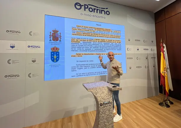 El alcalde de O Porriño revisa la sentencia que anula la actualización de los costes del agua aprobada por el Concello de Vigo.