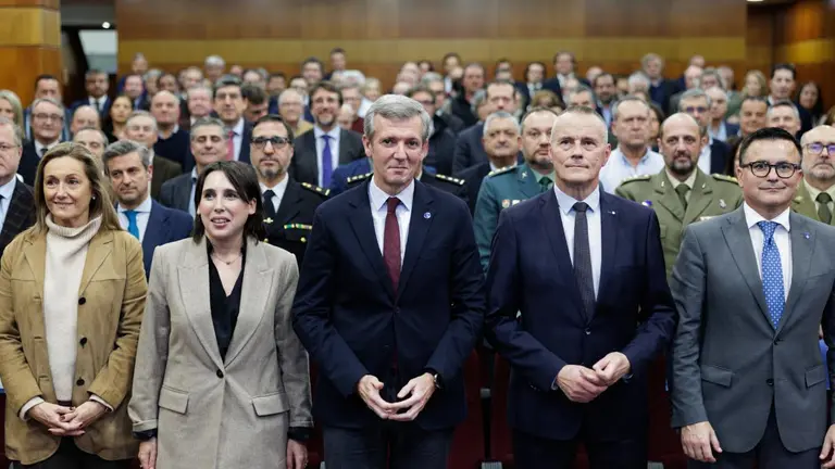 Foto de familia de autoridades, representantes institucionales y empresariales que asistieron a la Asamblea General de la CEP, una cita clave para el balance del ejercicio 2025.