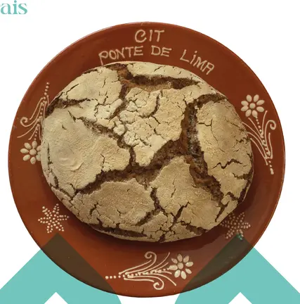 Broa de ma&iacute;z elaborada de forma artesanal en horno tradicional de le&ntilde;a, protagonista del taller organizado por el Centro de Interpretaci&oacute;n del Territorio de Ponte de Lima.