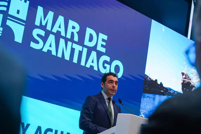 Luis L&oacute;pez interviene en la presentaci&oacute;n del Xeodestino Mar de Santiago en FITUR, destacando el potencial del Camino de Santiago y de los concellos del norte de la provincia como puerta de entrada a las R&iacute;as Baixas.