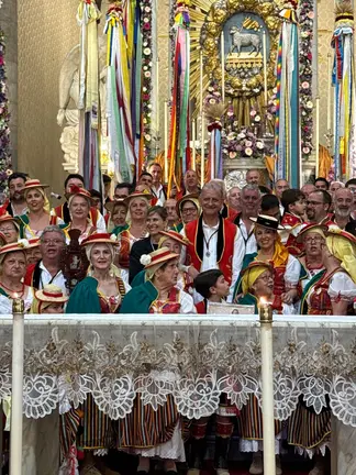 El viaje de vecinos de Ponteareas a La Orotava durante las celebraciones del Corpus Christi, una muestra del hermanamiento cultural y alfombrista que une a ambas localidades desde hace m&aacute;s de cuatro d&eacute;cadas.