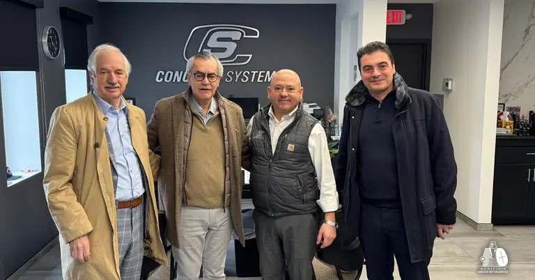 O presidente da C&acirc;mara Municipal de Arcos de Valdevez, Oleg&aacute;rio Gon&ccedil;alves, durante a visita &agrave;s instala&ccedil;&otilde;es da Concrete Systems, em Newark (EUA), empresa fundada pelo arcuense Ant&oacute;nio Pereira, natural de Cabana Maior.