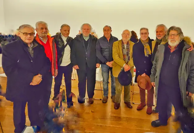 Amigos, artistas, editores y representantes de la cultura gallega se reunieron en el MARCO para celebrar el legado de Laxeiro y homenajear a Ana Alfaya en una jornada marcada por la memoria, la amistad y la reivindicaci&oacute;n de la vanguardia hist&oacute;rica gallega.