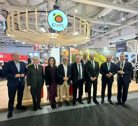 Xos&eacute; Merelles, junto a representantes institucionales y del sector tur&iacute;stico, durante la inauguraci&oacute;n de la ITB Berl&iacute;n, en el espacio de Turespa&ntilde;a donde Galicia promociona su oferta tur&iacute;stica.