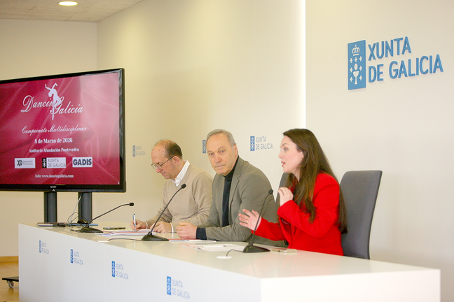 De izquierda a derecha, Anxo Lorenzo, Agust&iacute;n Reguera y Raquel Rodr&iacute;guez, durante la presentaci&oacute;n de la tercera edici&oacute;n de Dancing Galicia en la Delegaci&oacute;n Territorial de la Xunta en Pontevedra.