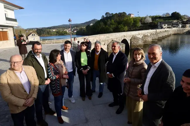 La conselleira de Vivenda e Planificaci&oacute;n de Infraestruturas, Mar&iacute;a M. Allegue, junto al delegado territorial de la Xunta en Pontevedra, Agust&iacute;n Reguera, y la directora de la AXI, Mar&iacute;a Deza, visit&oacute; hoy la actuaci&oacute;n