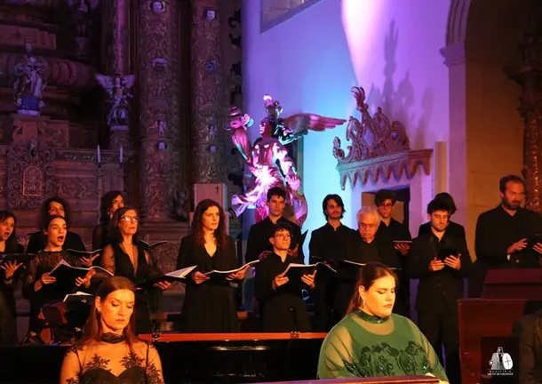 El Coro Porto Ensemble y los Solistas da &Oacute;pera de Bolso interpretan la Petite Messe Solennelle de Rossini en el Centro Interpretativo do Barroco, en un concierto que destac&oacute; por su intensidad y riqueza musical dentro de la programaci&oacute;n de Semana Santa.