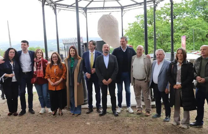 Autoridades y representantes institucionales, durante la XLIV Festa de Exaltaci&oacute;n do Vi&ntilde;o da Ulla celebrada en Vedra.