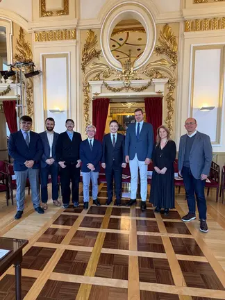 Autoridades galegas e portuguesas tras a firma do protocolo de cooperaci&oacute;n entre o Centro Dram&aacute;tico Galego e o Teatro Nacional S&atilde;o Jo&atilde;o, nun acto celebrado no Porto que reforza a alianza cultural na eurorrexi&oacute;n.