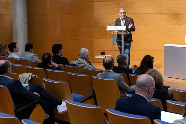 Jos&eacute; Ram&oacute;n Parada, gerente del Sergas, durante la presentaci&oacute;n del proyecto IntegraSa&uacute;de en la Conseller&iacute;a de Sanidade.