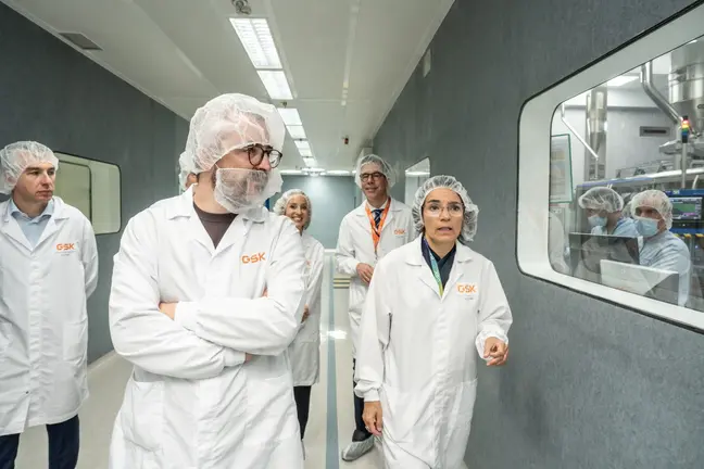 Recorrido por las &aacute;reas de producci&oacute;n de la f&aacute;brica, donde se mostraron los avances tecnol&oacute;gicos y los procesos de fabricaci&oacute;n de medicamentos.