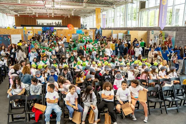 Cientos de escolares participaron en la VII Feria de Educaci&oacute;n, Ciencia y Tecnolog&iacute;a de Ponte de Lima, un evento que reuni&oacute; innovaci&oacute;n, rob&oacute;tica, sostenibilidad y actividades educativas para toda la comunidad.
