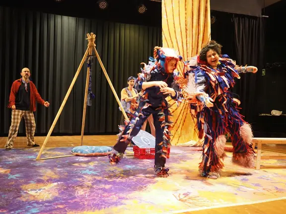 A montaxe inclusiva Somos os monstros, dirixida por Magda Labarga e con texto de Paula Carballeira, poder&aacute; verse esta fin de semana no Sal&oacute;n Teatro de Santiago.