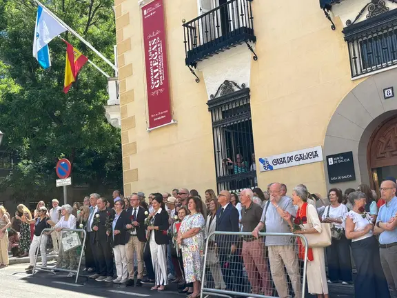 La alcaldesa de Mos, Nidia Ar&eacute;valo, autoridades, vecinos y representantes institucionales participaron frente a la Casa de Galicia en Madrid en el acto de presentaci&oacute;n de la Fiesta de la Rosa de Mos, declarada Fiesta de Inter&eacute;s Tur&iacute;stico de Galicia.